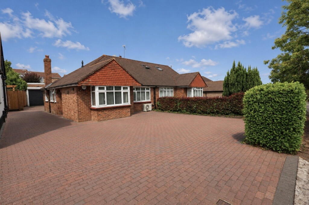 2-bed semi-detached on Chelsfield Lane, Orpington, BR5 4HQ, £435,000