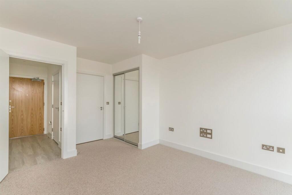 Apartment in London - View 5