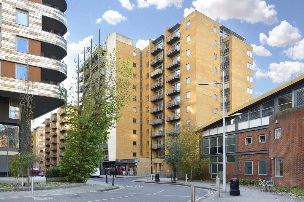 Main image of property: Gainsborough House, Cassilis Road, Canary Wharf, London, E14 9LQ