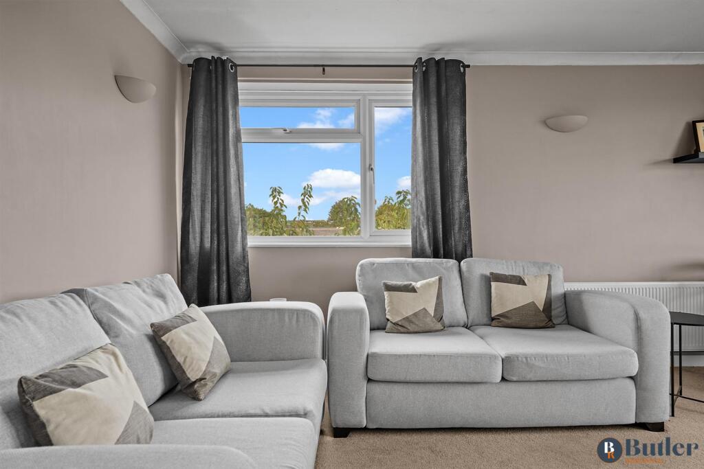 Apartment in Stevenage, Pin Green Industrial Area - View 3
