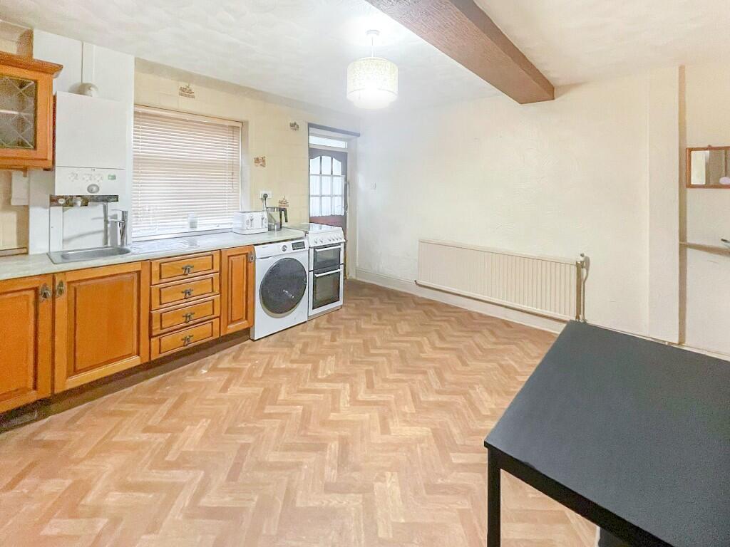 House in Leeds, West Yorkshire - View 4