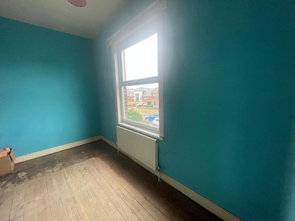 House in Wakefield, Crigglestone - More