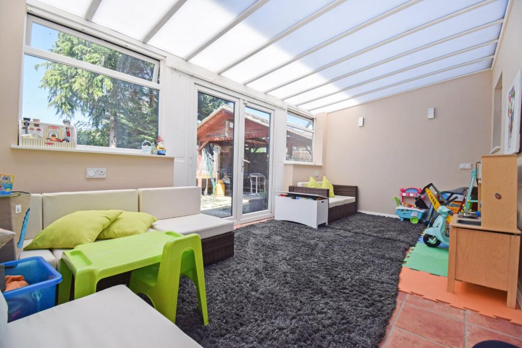 House in Slough, Burnham - More