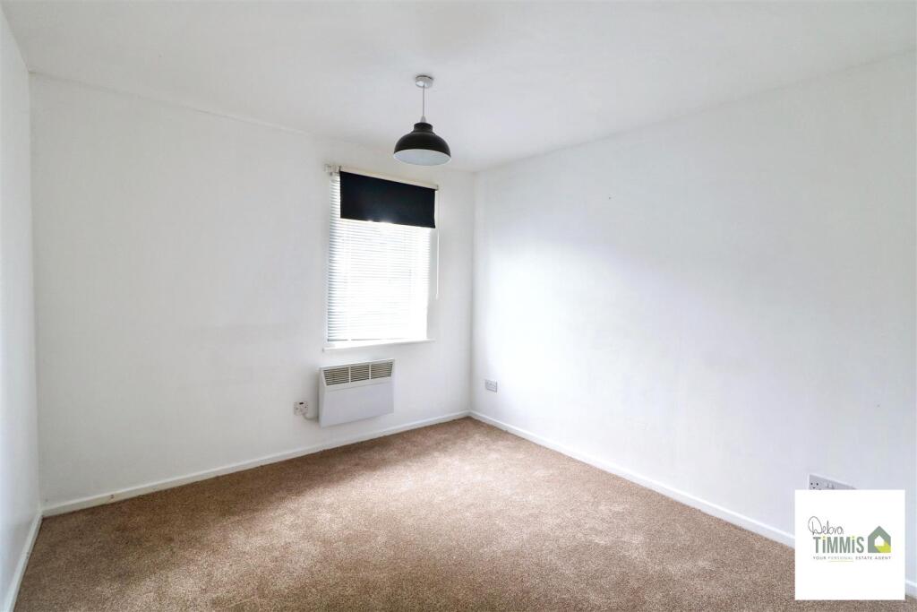 House in Stoke-on-Trent - More