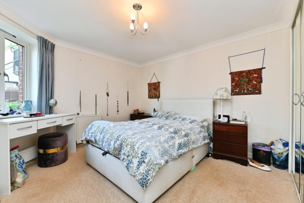 Apartment in Wells, Somerset - View 4