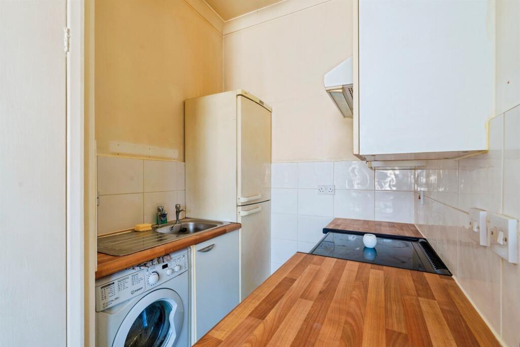Apartment in Worthing, West Sussex - View 5