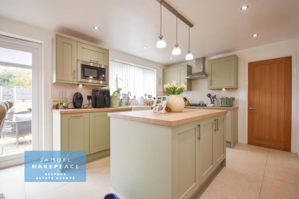 House in Newcastle-under-Lyme, Butters Green, Waterhayes - View 3