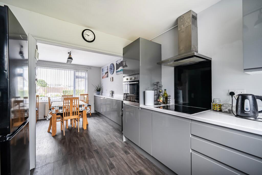 Harefield Crescent, Camborne, TR14 photo 3