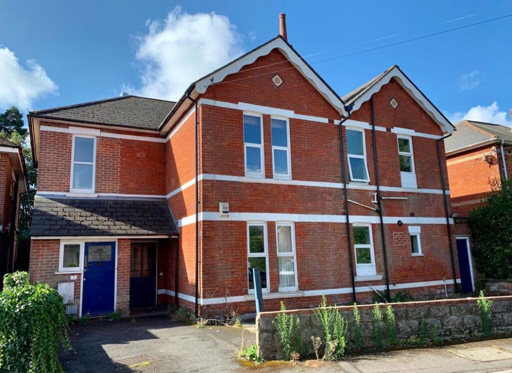 Main image of property: IDEAL FOR FIVE SHARERS, BOURNEMOUTH-P00146