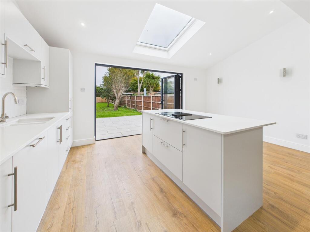 Garden Road, Walton-On-Thames photo 3