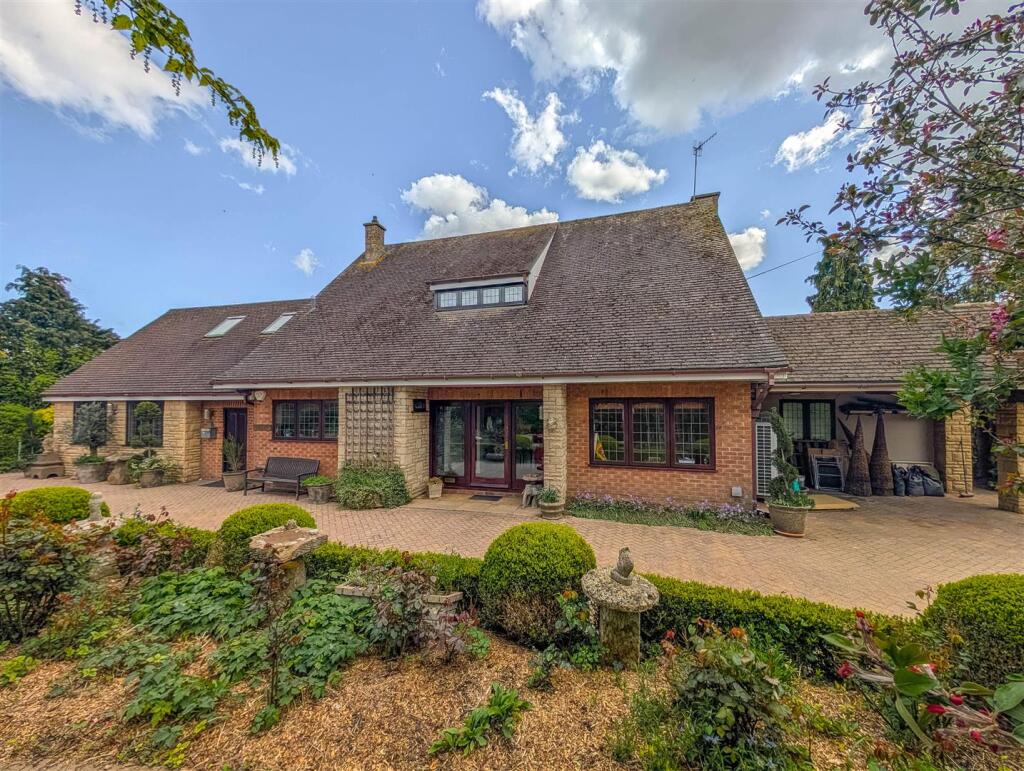 Main image of property: Bowling Green, Hanley Castle, Worcester