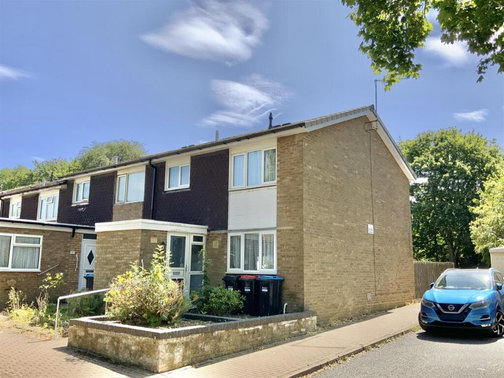 Main image of property: Malletts Close, Stony Stratford, Milton Keynes