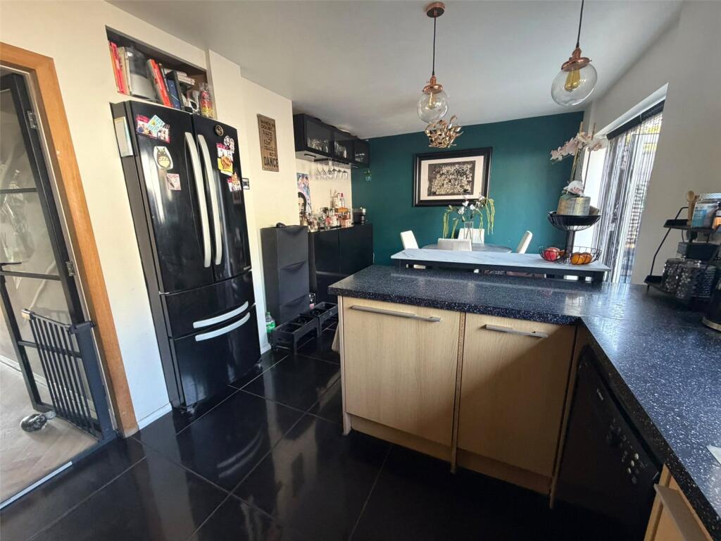 House in Gravesham, Springhead, Shears Green - More