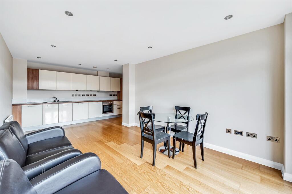 Apartment in London - More