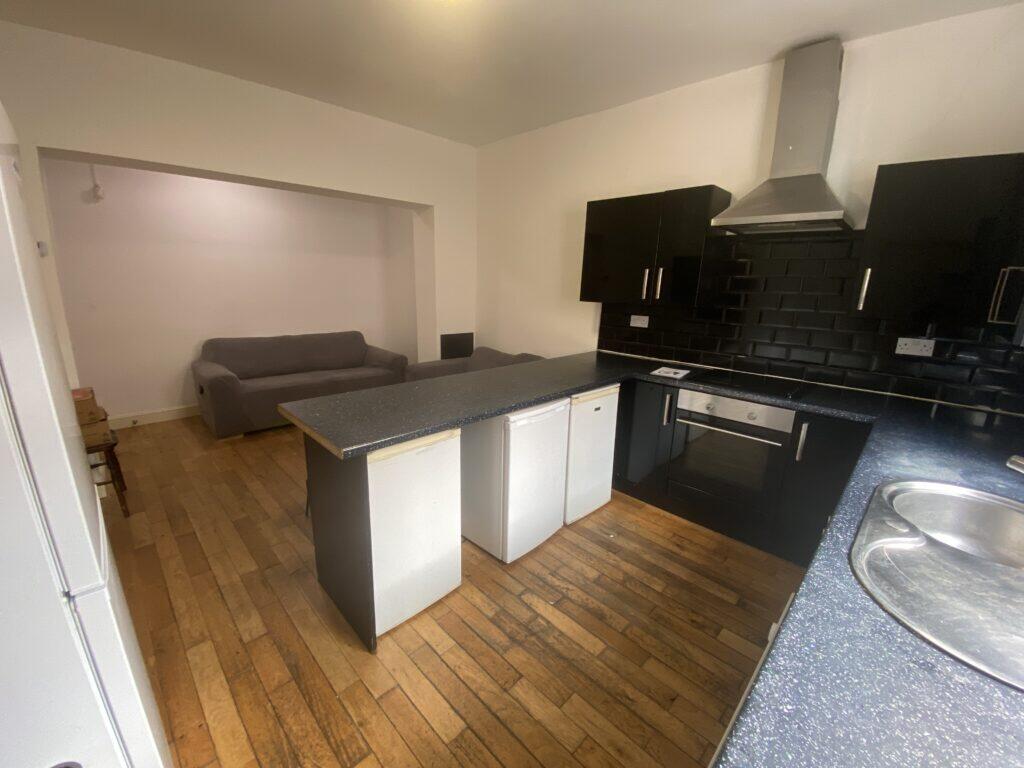 6 bedroom terraced house for rent