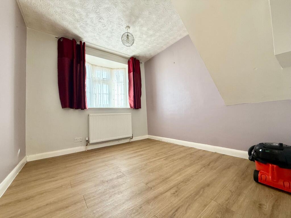 House in Luton - View 5