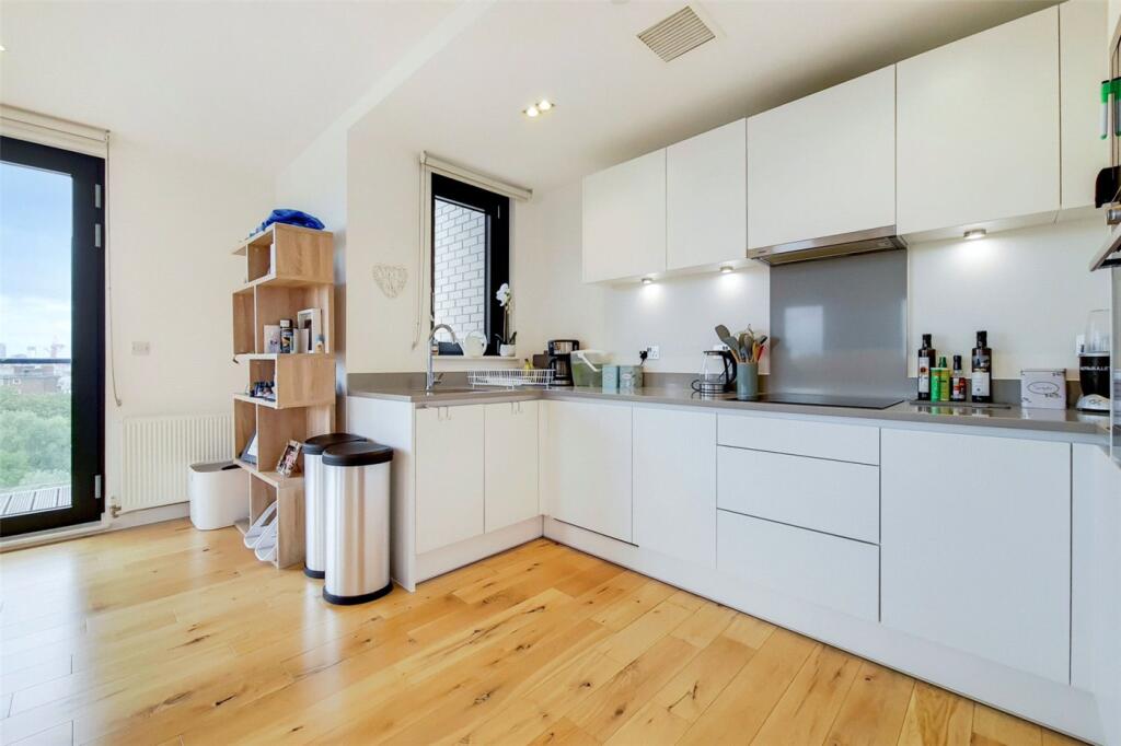 Apartment in London, Suttons Wharf, Mile End - View 5