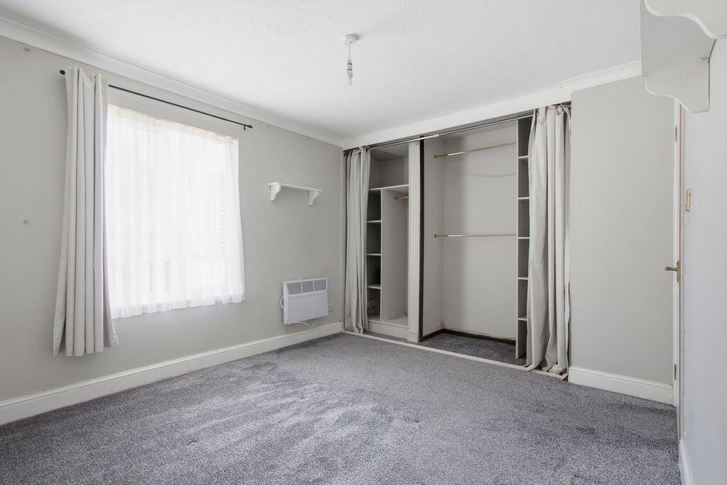Apartment in Waltham Cross, Cheshunt - View 5