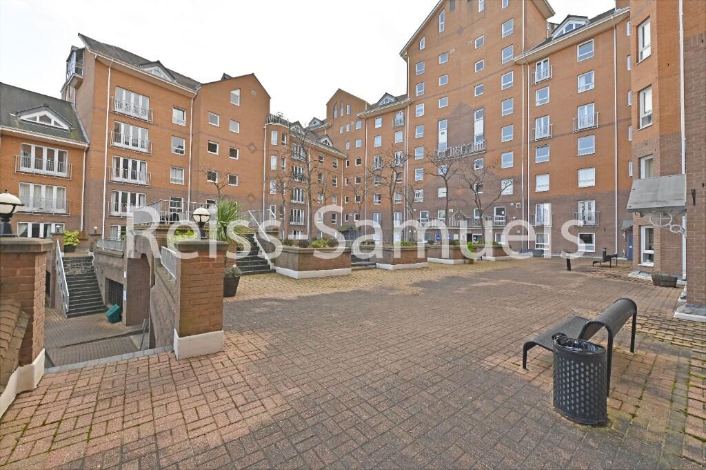 5 bedroom terraced house for rent