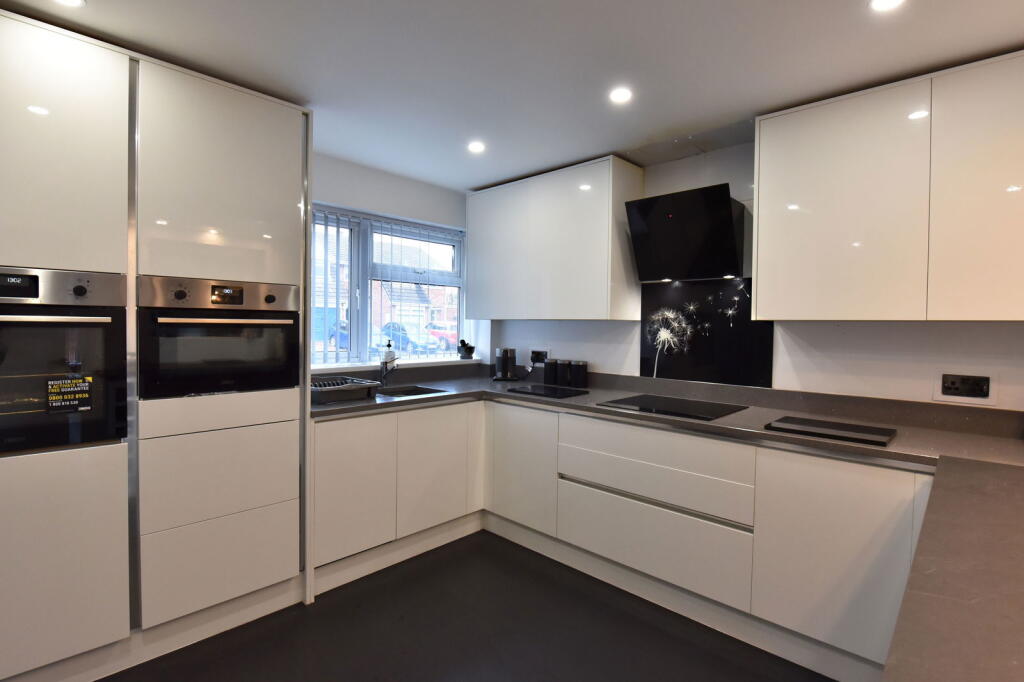 House in Dudley, West Midlands - View 4
