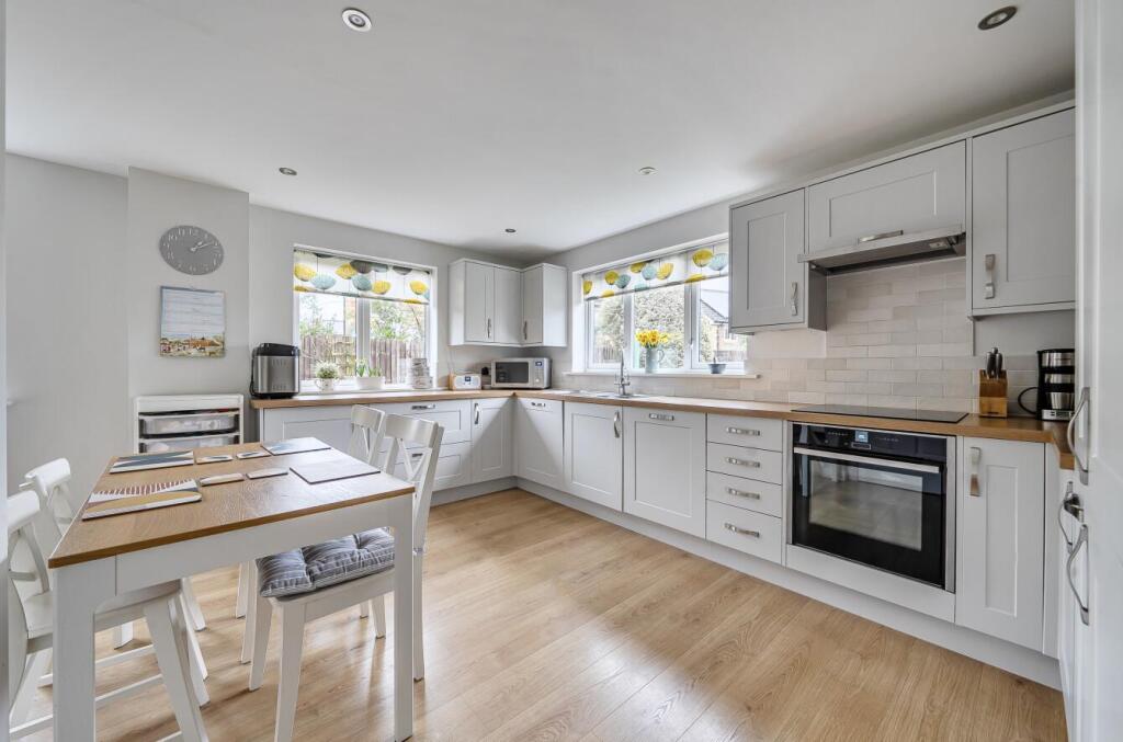 House in Eastleigh, Knightwood Park, Chandler's Ford - View 4