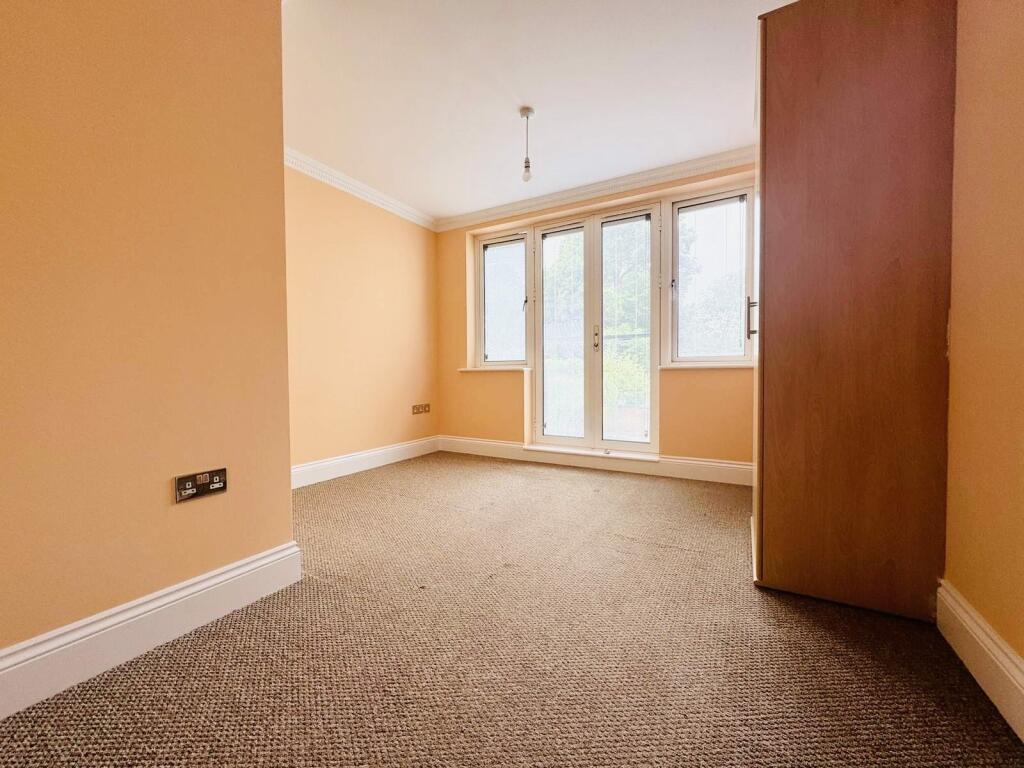 Apartment in Enfield - View 3