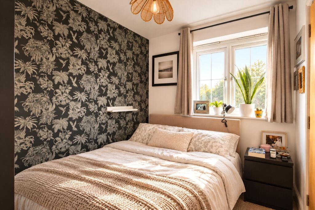 Kempster Close, Bedford, Bedfordshire, MK40 photo 4