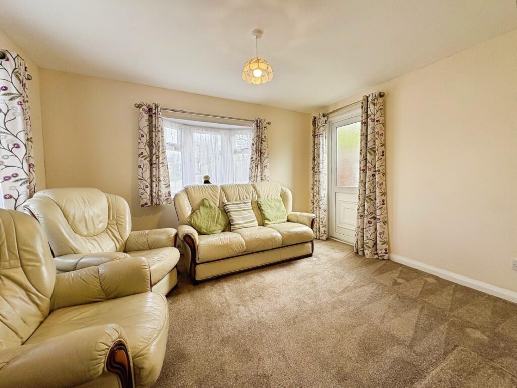 Helston, Park home with no onward chain photo 2
