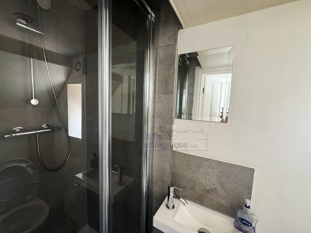 4 bedroom semi-detached house for rent