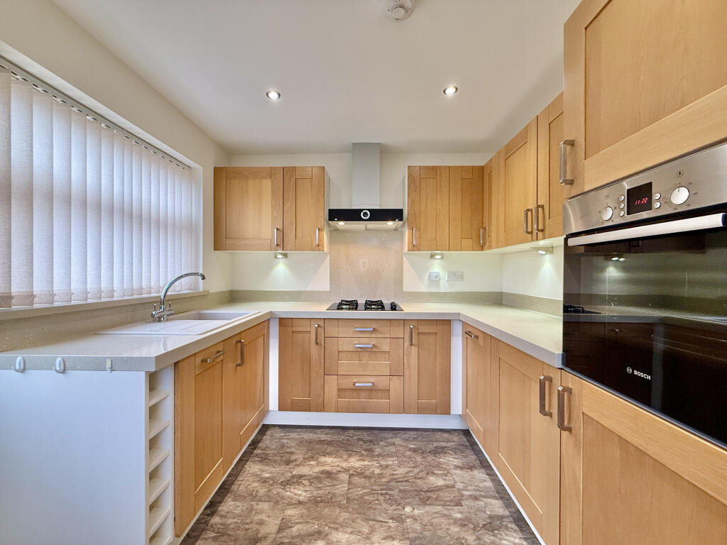 Thornleigh Crescent, Wakefield, West Yorkshire photo 4
