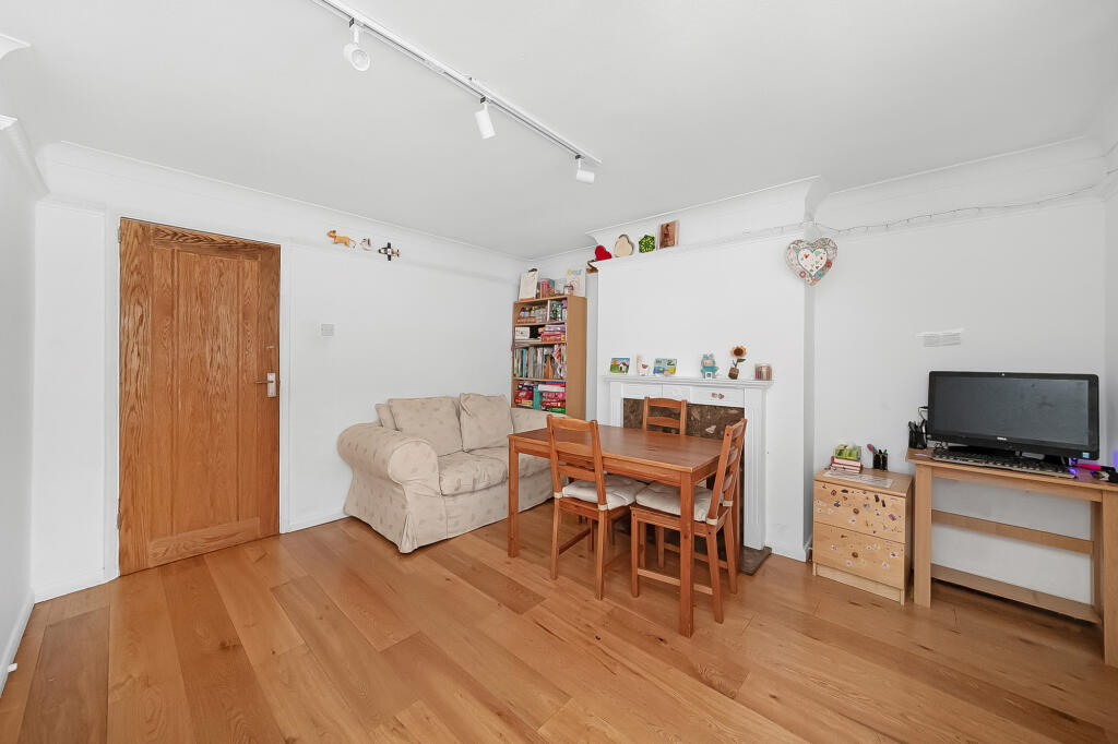 Apartment in London, Bromley Park, Plaistow - View 2