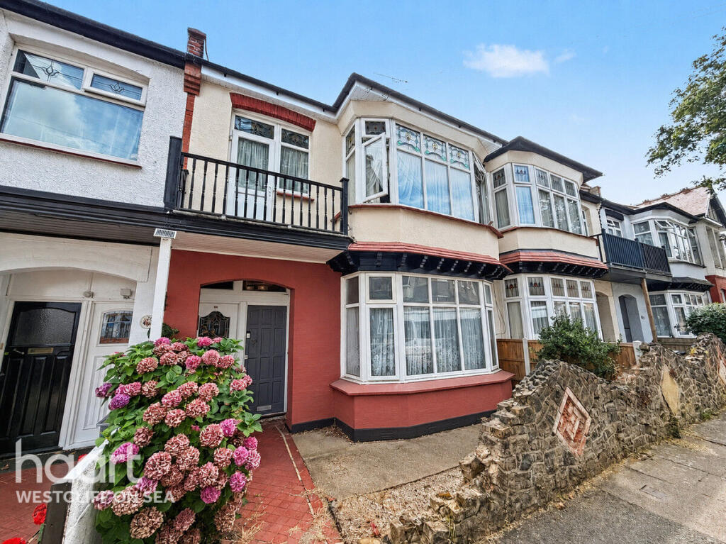 1-bed flat on Inverness Avenue, WESTCLIFF-ON-SEA, £180,000