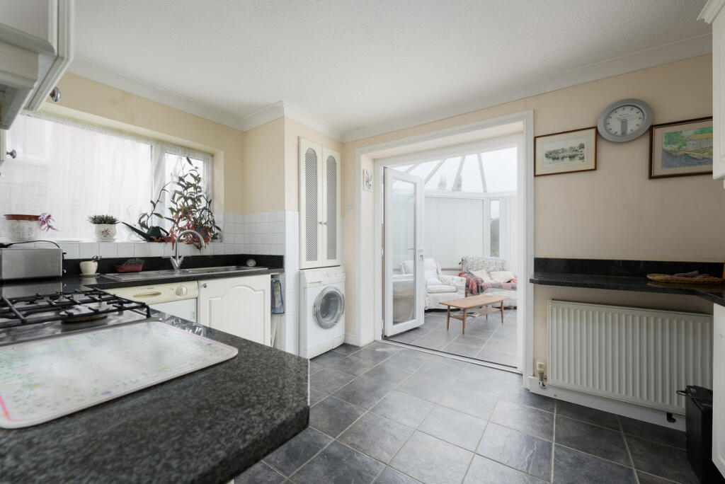New Road, Bourne End, SL8 photo 3