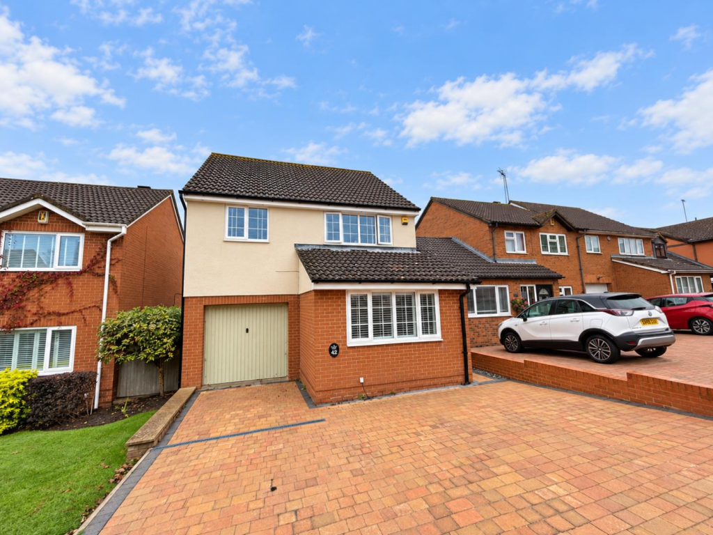 4-bed detached on Wildern Lane, East Hunsbury, Northampton NN4, £400,000