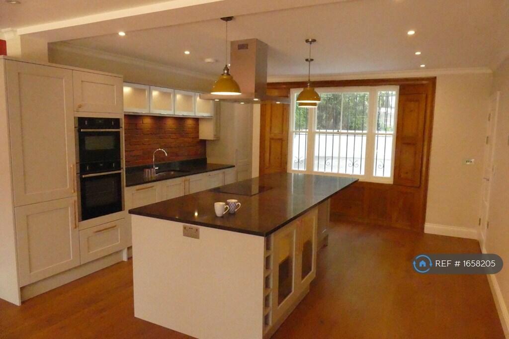 2 bedroom maisonette for rent