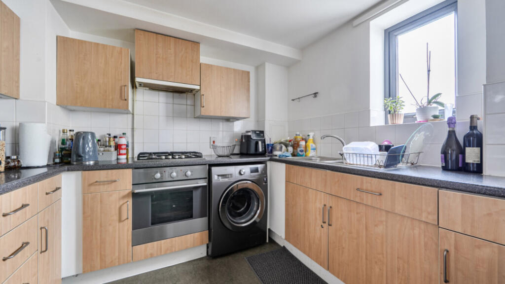 Apartment in London - View 5
