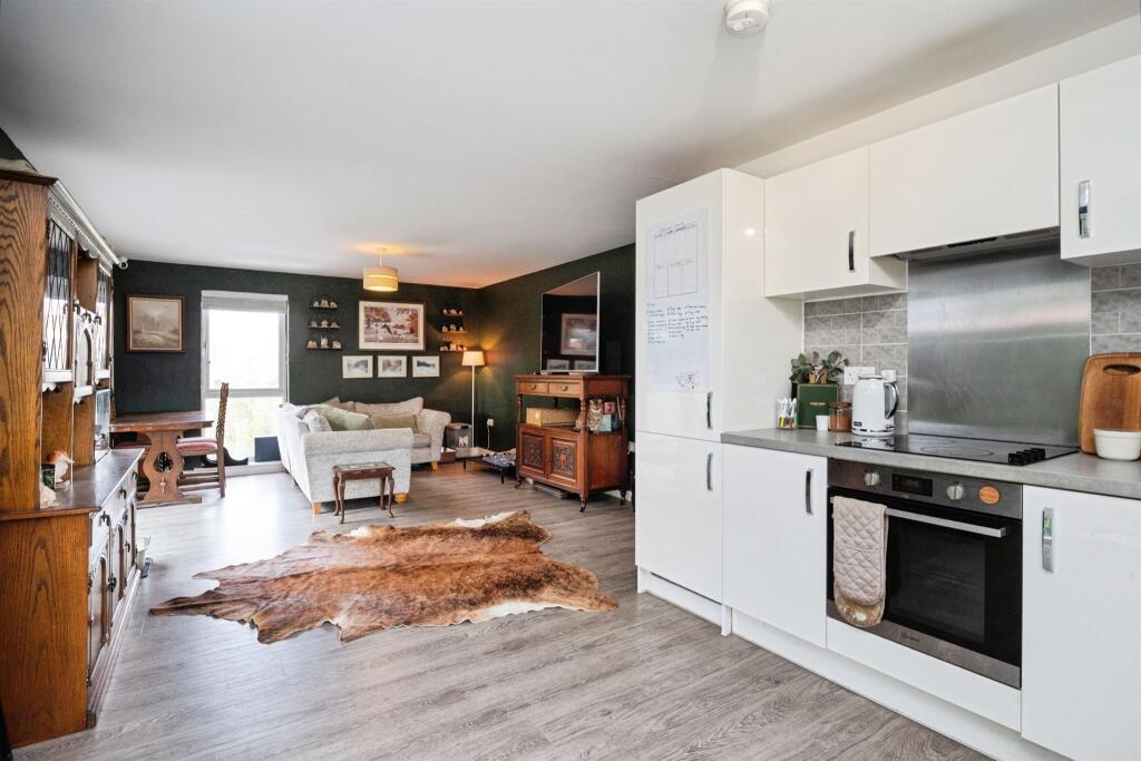 Apartment in Tunbridge Wells, Southborough - View 2