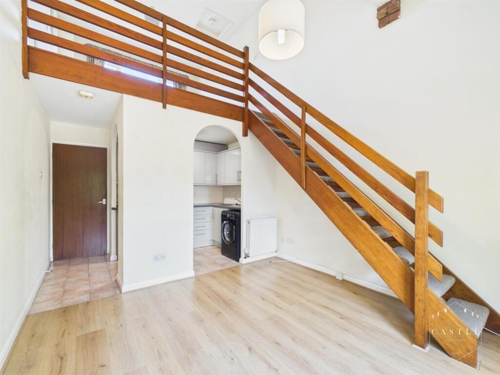 House in Hinckley and Bosworth, Lash Hill, Burbage - View 2