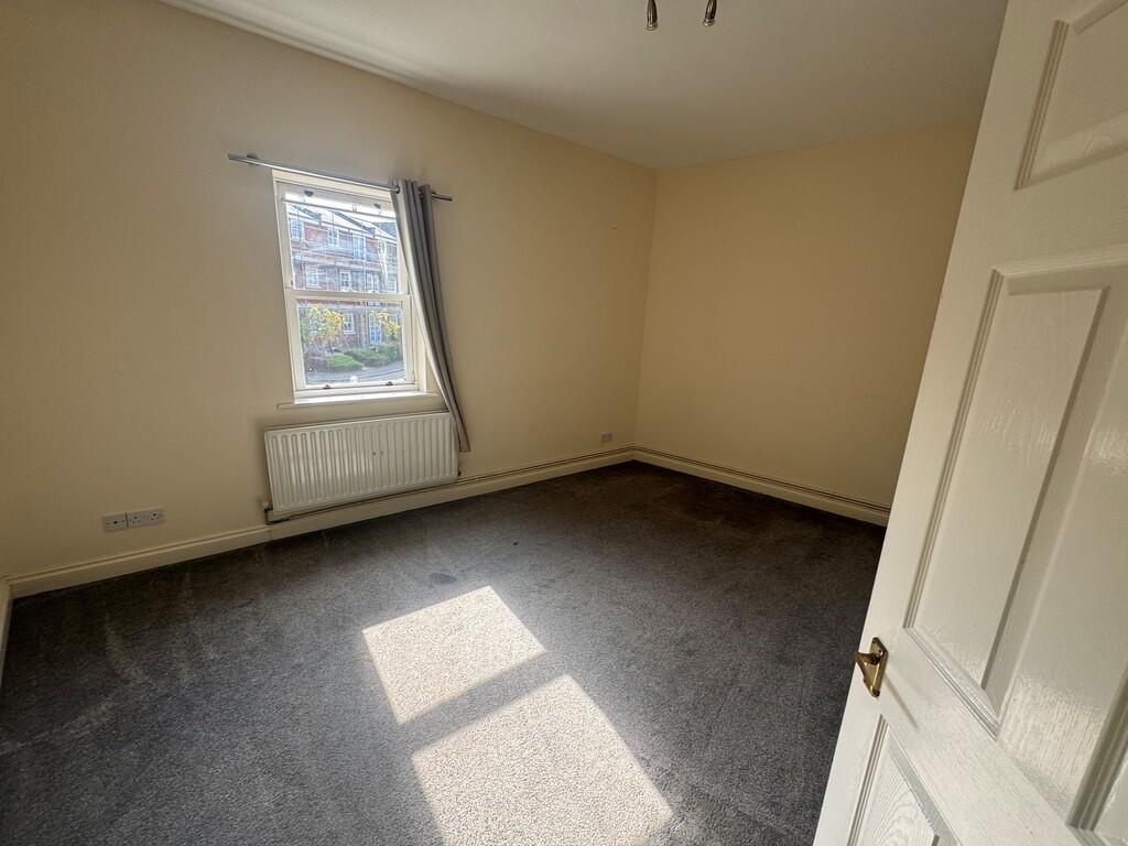 Apartment in Guildford, Surrey - View 3