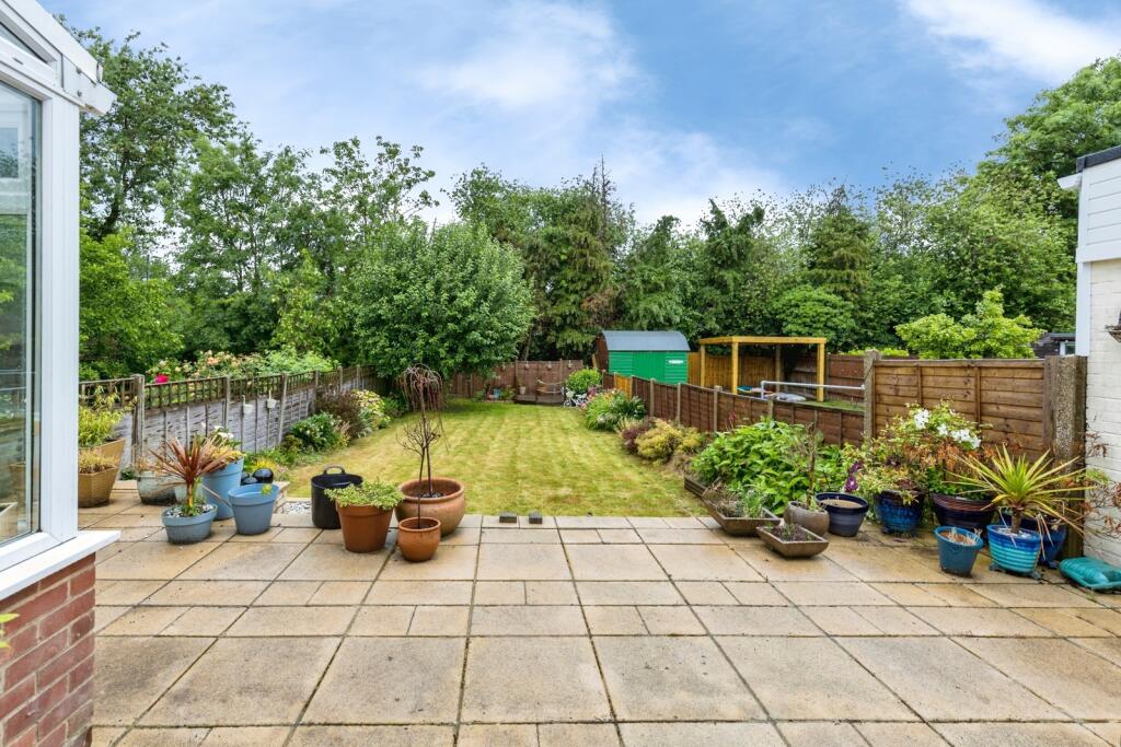 House in Crawley, Gossops Green - View 5