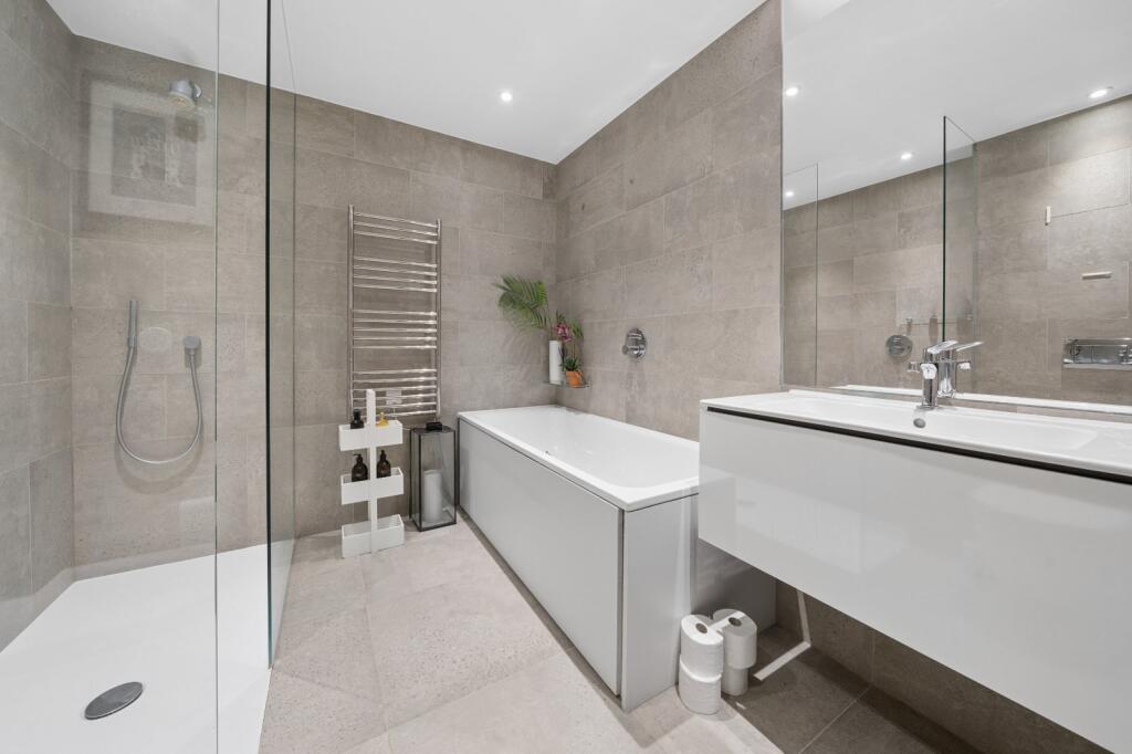 Apartment in London - View 3