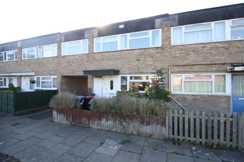 4-bed terraced on Gwynant Court, Bletchley, Milton Keynes, £200,000