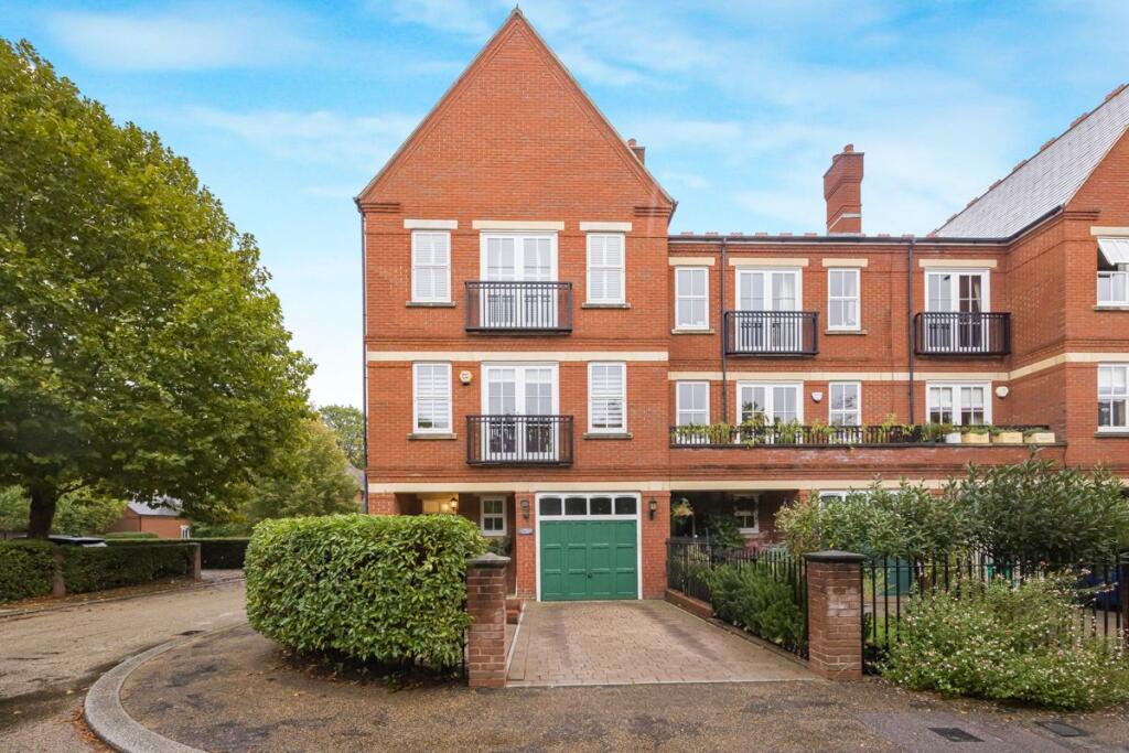 Main image of property: Brandesbury Square, Repton Park, IG8