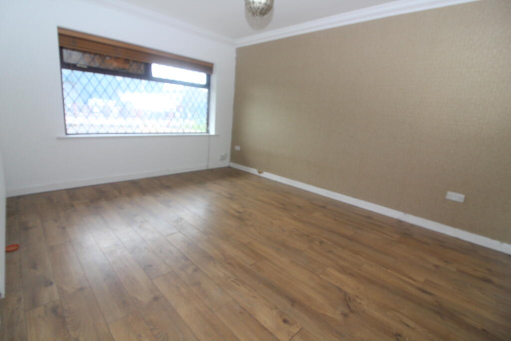 224 Woodhouse Lane, Wigan, Greater Manchester WN6 7NF photo 3