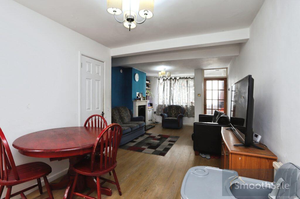 House in Swindon, Old Town, South Swindon - View 4