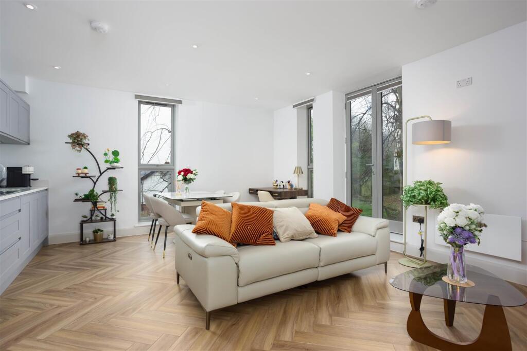 Main image of property: HIGH SPECIFICATION  - HEADINGLEY APARTMENT