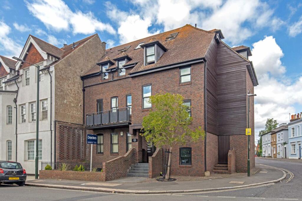 Main image of property: High Street, Hampton