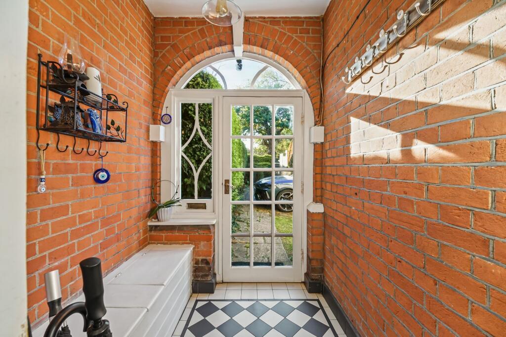 House in Hertsmere, South Mimms and Ridge - View 3