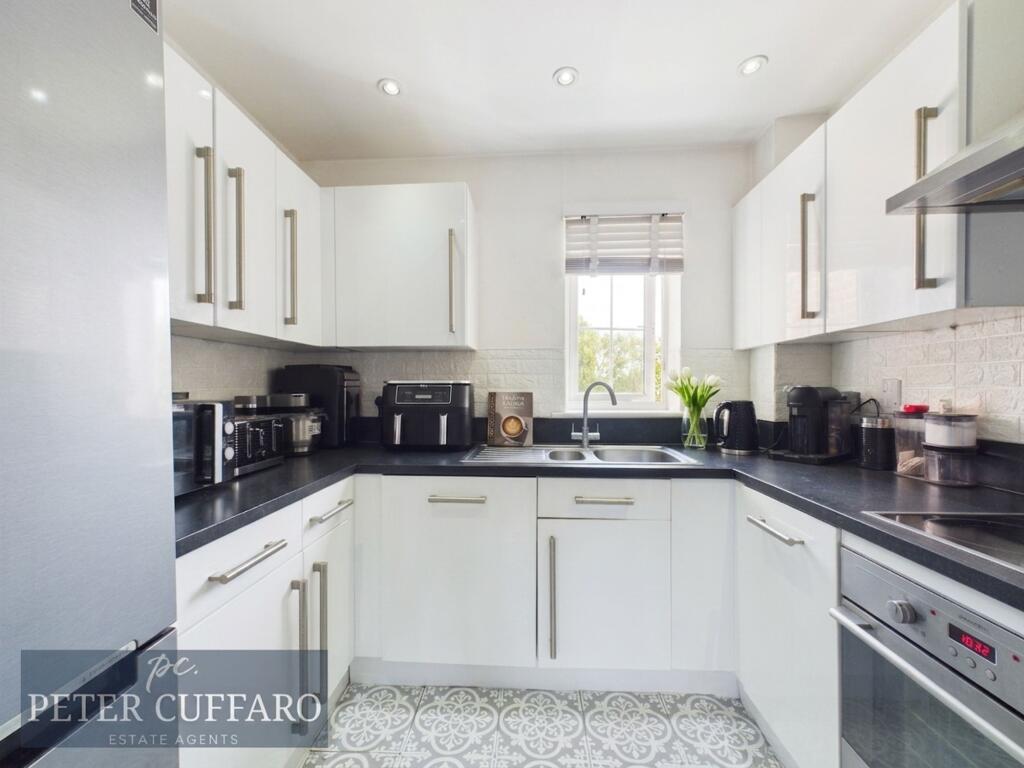 Apartment in East Hertfordshire, Stanstead St Margarets - View 4