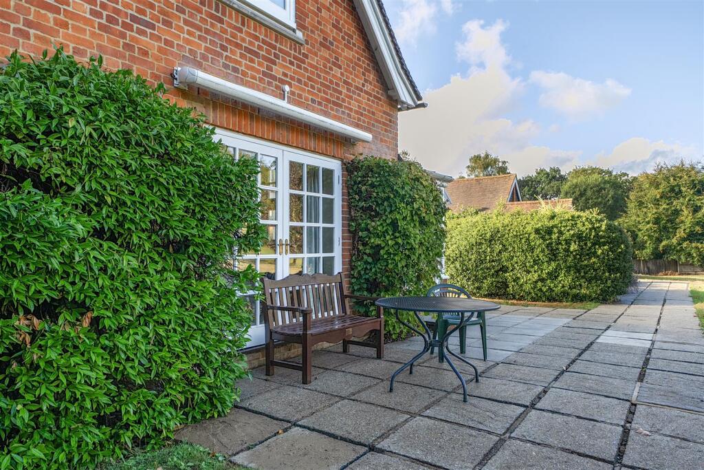 House in Croydon - View 3